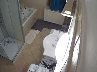 voyeurcam-julmodels-bath-2nd-2