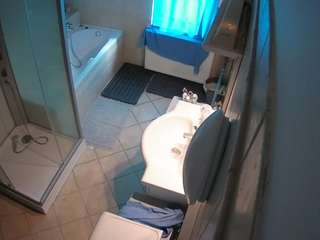 voyeurcam-julmodels-bath-2nd-2