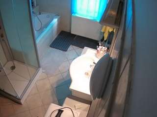 voyeurcam-julmodels-bath-2nd-2