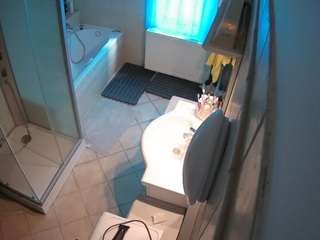 voyeurcam-julmodels-bath-2nd-2