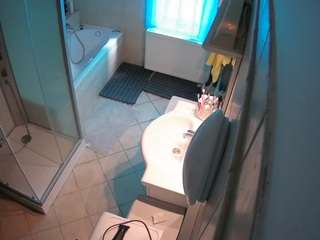 voyeurcam-julmodels-bath-2nd-2