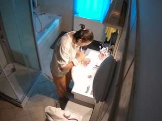 voyeurcam-julmodels-bath-2nd-2's CamSoda show and profile