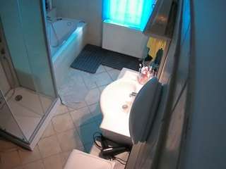 voyeurcam-julmodels-bath-2nd-2