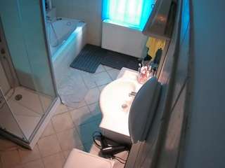 voyeurcam-julmodels-bath-2nd-2