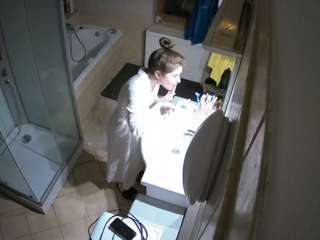 voyeurcam-julmodels-bath-2nd-2