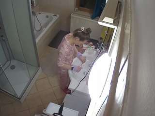 voyeurcam-julmodels-bath-2nd-2