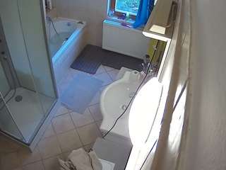 voyeurcam-julmodels-bath-2nd-2