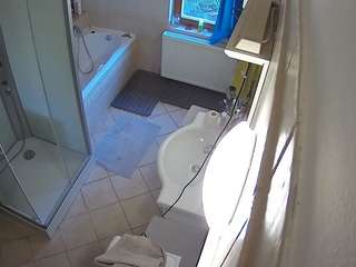 voyeurcam-julmodels-bath-2nd-2