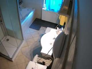 voyeurcam-julmodels-bath-2nd-2