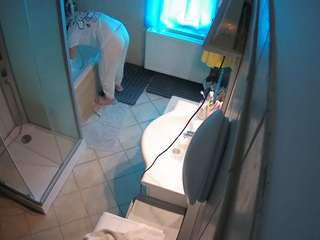 voyeurcam-julmodels-bath-2nd-2