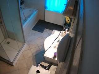 voyeurcam-julmodels-bath-2nd-2