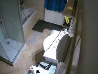 voyeurcam-julmodels-bath-2nd-2