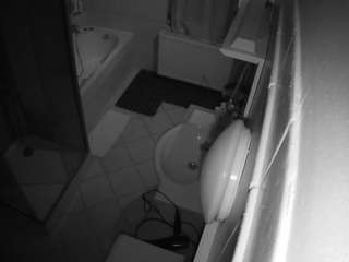 le modèle voyeurcam-julmodels-bath-2nd-2 est en webcam porno dans un show sur le site camsoda, il possède les tags suivants: flash,flashing,hidden,hidden cam,julmodels-house,pov,sexwebcam,shower,voyeur,hd