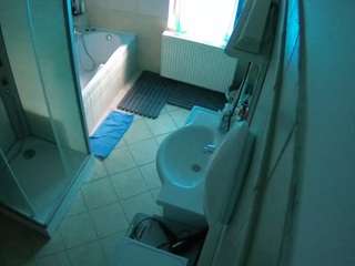 le modèle voyeurcam-julmodels-bath-2nd-2 est en webcam porno dans un show sur le site camsoda, il possède les tags suivants: flash,flashing,hidden,hidden cam,julmodels-house,pov,sexwebcam,shower,voyeur,hd