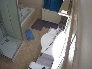 voyeurcam-julmodels-bath-2nd-2