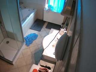 voyeurcam-julmodels-bath-2nd-2