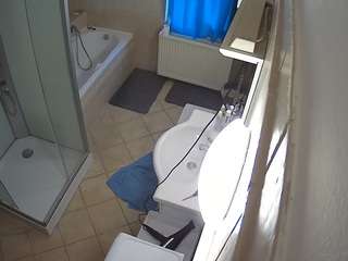 voyeurcam-julmodels-bath-2nd-2