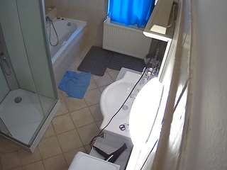 voyeurcam-julmodels-bath-2nd-2