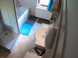 voyeurcam-julmodels-bath-2nd-2