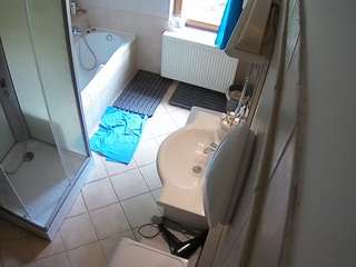 voyeurcam-julmodels-bath-2nd-2