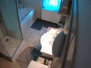 voyeurcam-julmodels-bath-2nd-2's CamSoda show and profile