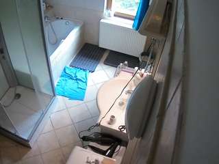 voyeurcam-julmodels-bath-2nd-2