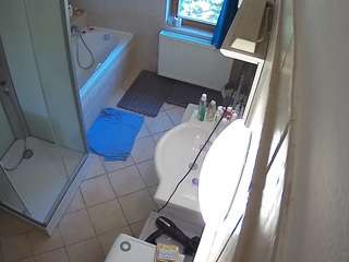 voyeurcam-julmodels-bath-2nd-2's CamSoda show and profile