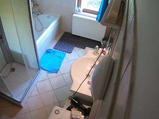 voyeurcam-julmodels-bath-2nd-2