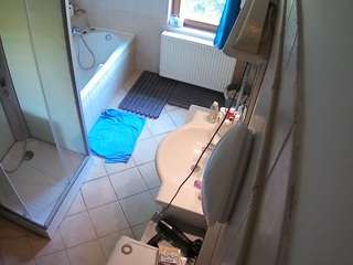 voyeurcam-julmodels-bath-2nd-2