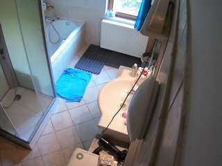 voyeurcam-julmodels-bath-2nd-2