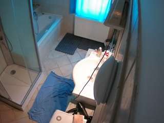 voyeurcam-julmodels-bath-2nd-2