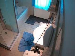 voyeurcam-julmodels-bath-2nd-2