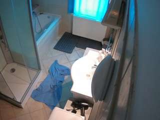 voyeurcam-julmodels-bath-2nd-2