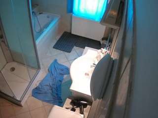 voyeurcam-julmodels-bath-2nd-2