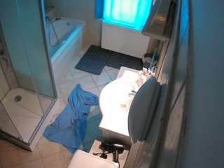 voyeurcam-julmodels-bath-2nd-2