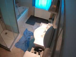 voyeurcam-julmodels-bath-2nd-2