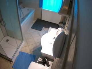 voyeurcam-julmodels-bath-2nd-2