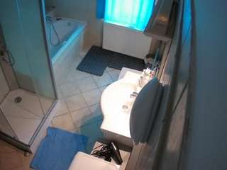 voyeurcam-julmodels-bath-2nd-2