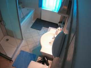 voyeurcam-julmodels-bath-2nd-2 webcam
