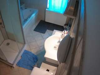 voyeurcam-julmodels-bath-2nd-2