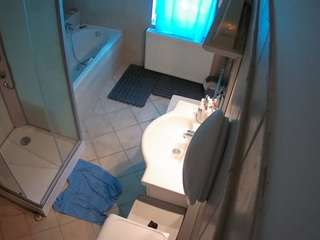 voyeurcam-julmodels-bath-2nd-2