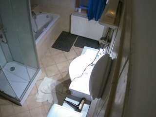 voyeurcam-julmodels-bath-2nd-2