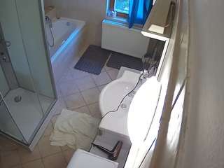 voyeurcam-julmodels-bath-2nd-2