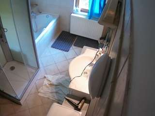 Live stream of voyeurcam-julmodels-bath-2nd-2