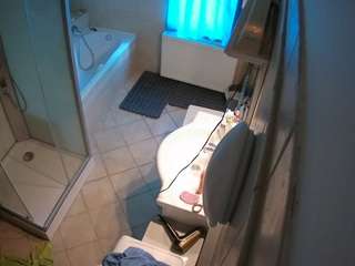 voyeurcam-julmodels-bath-2nd-2