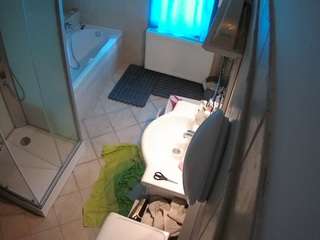 voyeurcam-julmodels-bath-2nd-2