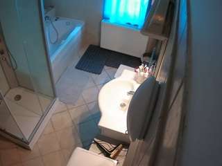 voyeurcam-julmodels-bath-2nd-2