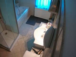 voyeurcam-julmodels-bath-2nd-2