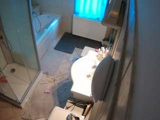 voyeurcam-julmodels-bath-2nd-2