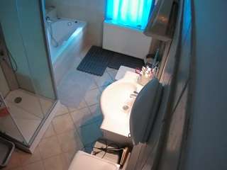 le modèle voyeurcam-julmodels-bath-2nd-2 est en webcam porno dans un show sur le site camsoda, il possède les tags suivants: flash,flashing,hidden,hidden cam,julmodels-house,pov,sexwebcam,shower,voyeur,hd